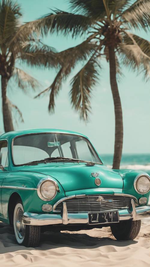 一辆老式的蓝绿色汽车停在海滩边，碧绿的海浪拍打着海岸。
