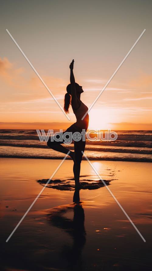 Pose Yoga Matahari Terbenam di Tepi Laut