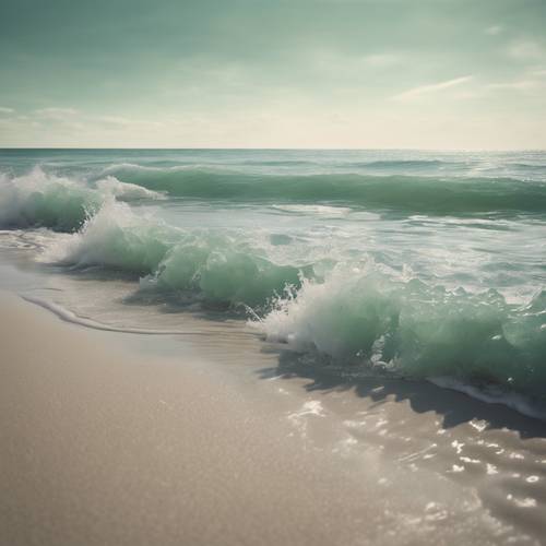 Spokojna scena na plaży z delikatnymi falami uderzającymi o brzeg, woda zabarwiona kojącą szałwiową zielenią.
