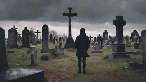 Un cimitero tetro sotto un cielo coperto, un adolescente emo solitario in piedi tra le lapidi.