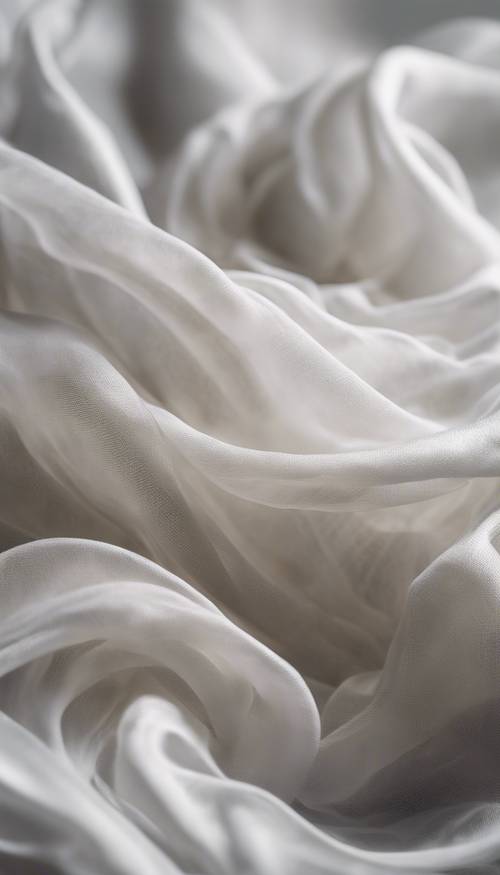 Wirujący wzór na białej jedwabnej tkaninie imitujący mglisty poranek w górzystym krajobrazie.