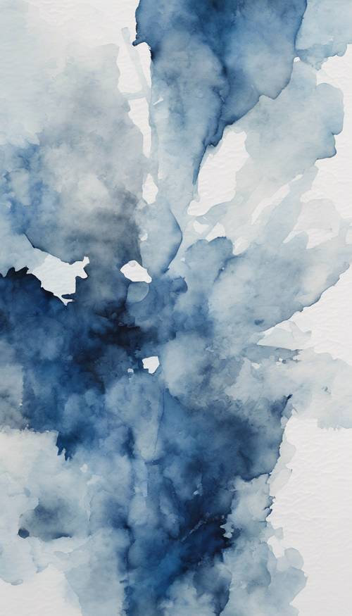 Yumuşak beyaz ve koyu mavi tonlarında soyut bir suluboya kompozisyonu