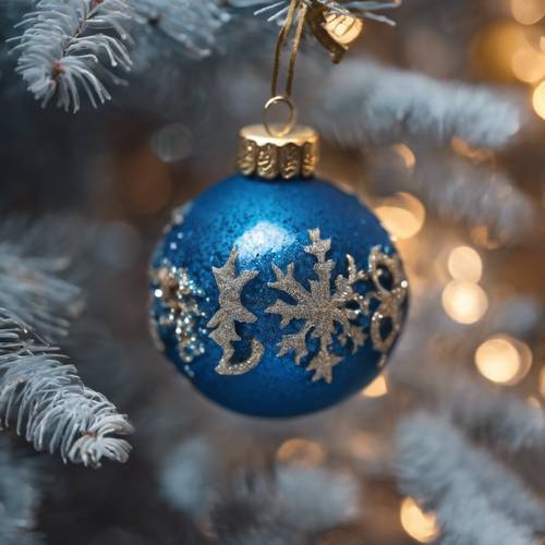 Ornamen Natal biru buatan tangan yang terbuat dari tanah liat &amp; glitter