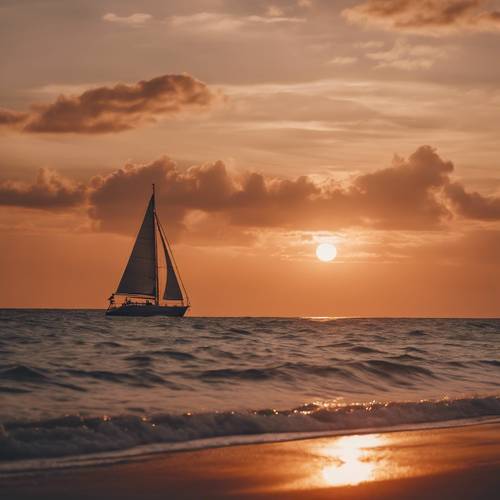 Eine einzelne Yacht segelt während eines feurigen Sonnenuntergangs über den Horizont eines Strandes.