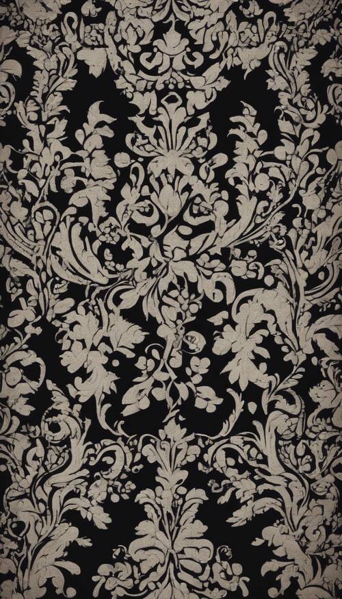 哥特式桌布采用锦缎面料制成，饰有复杂的黑色花卉图案
