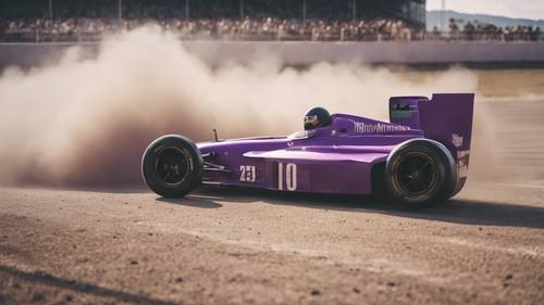 Sebuah mobil balap berwarna ungu melaju di trek balap, meninggalkan awan debu.