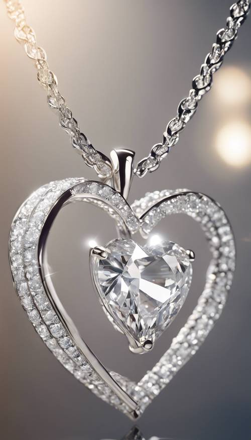 Kalung hati putih yang terbuat dari berlian berkilauan di bawah lampu sorot di toko perhiasan.