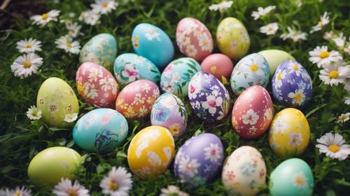 Oeufs de Pâques décorés de motifs de fleurs printanières dispersés dans un jardin luxuriant.