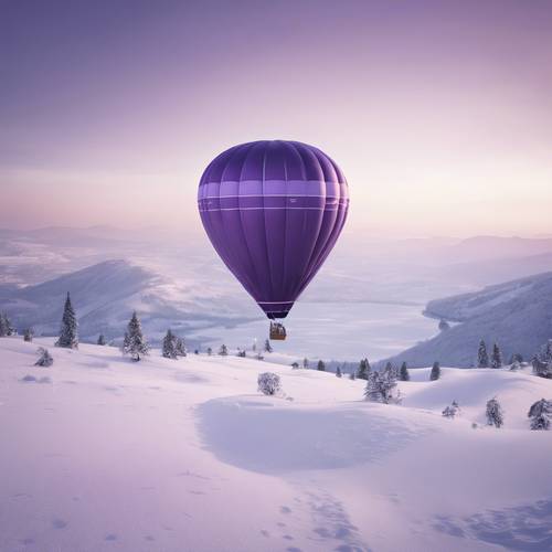 一只紫色的热气球漂浮在纯净的白雪皑皑的风景上。