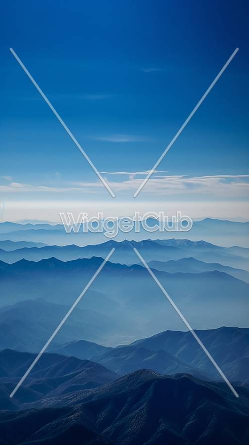 Gökyüzünde Katmanlı Puslu Mavi Dağlar
