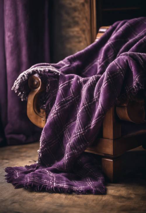 Przytulny koc w fioletową kratę narzucony na zniszczony skórzany fotel
