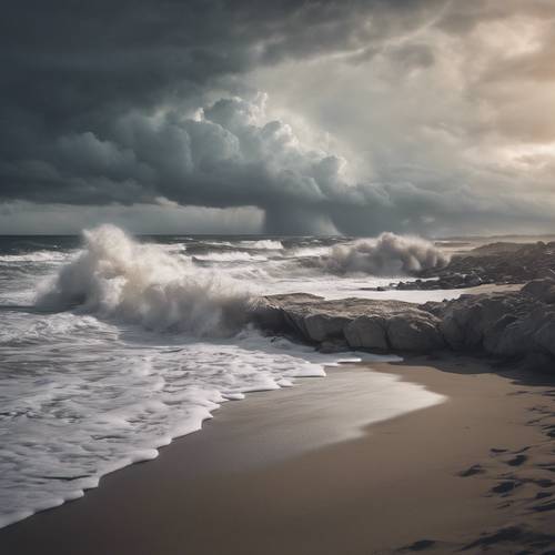 Issız bir kumsala yaklaşan bir fırtına, deniz çalkantılı bir hal alıyor.