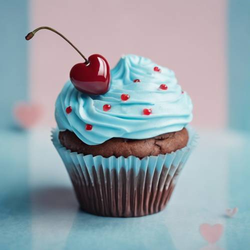 Một chiếc bánh cupcake dễ thương màu xanh nhạt với hình quả anh đào hình trái tim ở trên.