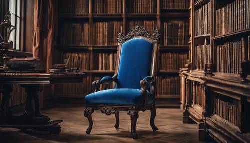 Scena przedstawiająca wielką bibliotekę z zabytkowym drewnianym krzesłem obitym niebieskim aksamitem.