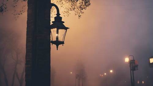 The glow of a streetlamp on a foggy evening revealing 'You are the last thought in my mind before I drift off to sleep.' Валлпапер [fc0935cb22d745c1ac09]