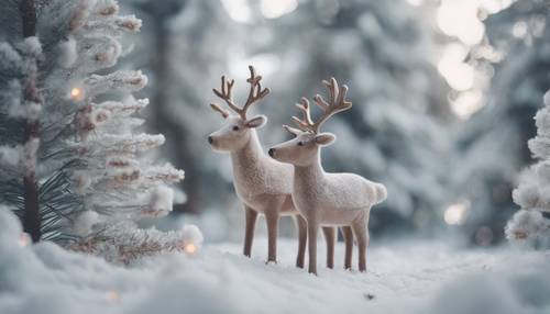 Yumuşak pastel tonlarda, Ren geyikleri ve karla kaplı çam ağaçlarıyla dolu bir İskandinav Noel manzarası.