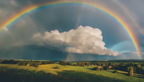 Un paisaje celeste con un doble arco iris que se extiende después de una lluvia rápida.