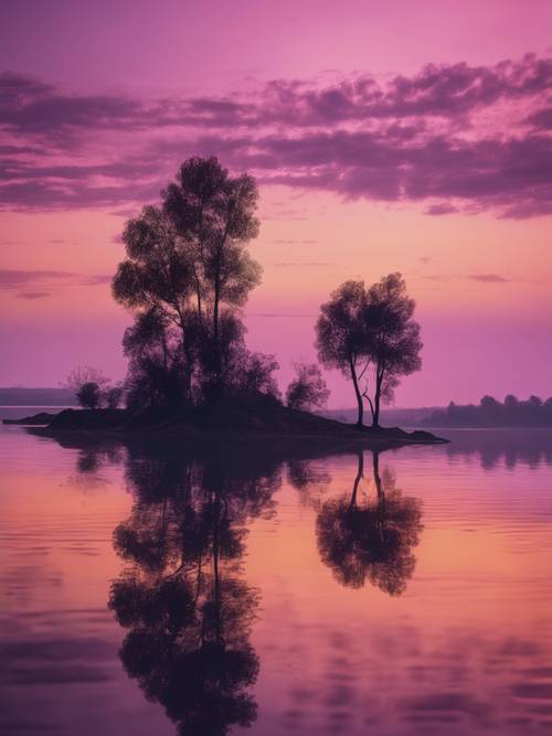 Ein atemberaubender Blick auf einen ruhigen See, in dem sich ein verführerischer amethystfarbener Sonnenuntergang spiegelt.