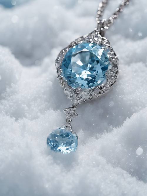Ein babyblauer Diamantanhänger, der auf frischem weißen Schnee ruht.