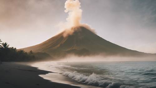 Um vulcão junto à praia, o seu fumo misturando-se com a névoa da praia.