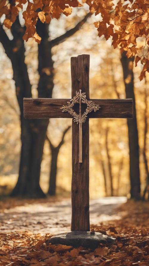 Sebuah salib kayu pedesaan berdiri di tepi jalan pedesaan, dikelilingi oleh dedaunan musim gugur.