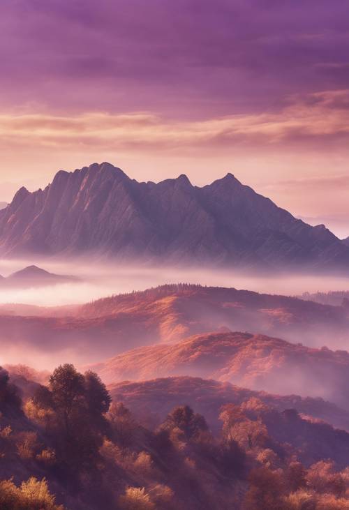 A secluded mountain range cloaked in soft, purple-hued clouds with stripes of golden morning light. Tapet [e391bef15d4c424eb600]