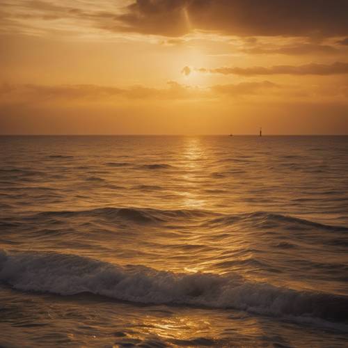 夕日に照らされた広い海の黄金色海景色