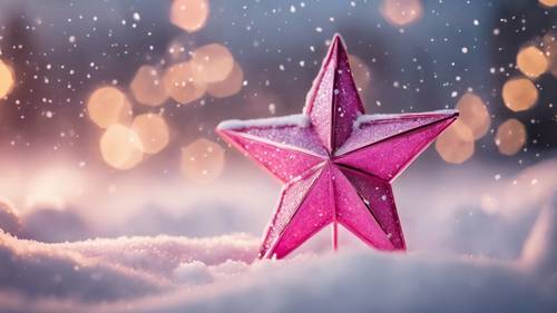 نجمة عيد الميلاد الوردية ذات الإضاءة الزاهية على خلفية سماء مليئة بالثلوج.