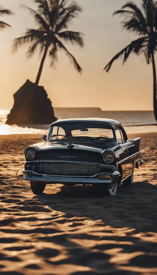 Sylwetka klasycznego samochodu jadącego po plaży o zachodzie słońca.