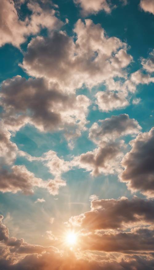 Редкие переливающиеся облака в солнечный полдень образуют фантастическое зрелище.