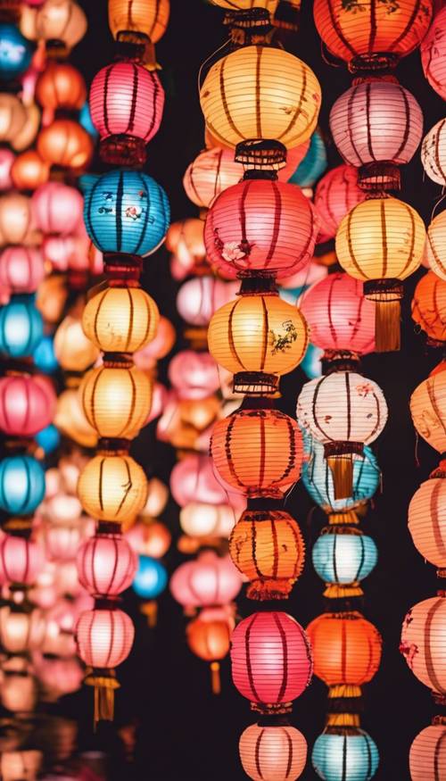 Geleneksel bir Asya festivalini aydınlatan canlı kağıt fenerlerden oluşan bir koleksiyon. duvar kağıdı [c0dbbc067813483bb96f]