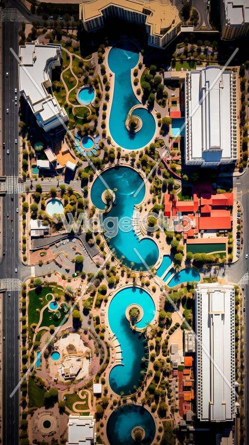 Nhìn từ trên cao của một khu nghỉ dưỡng đầy màu sắc với hồ bơi độc đáo