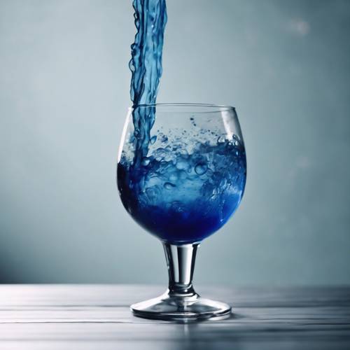 Tinta biru perlahan menyebar ke dalam gelas air.