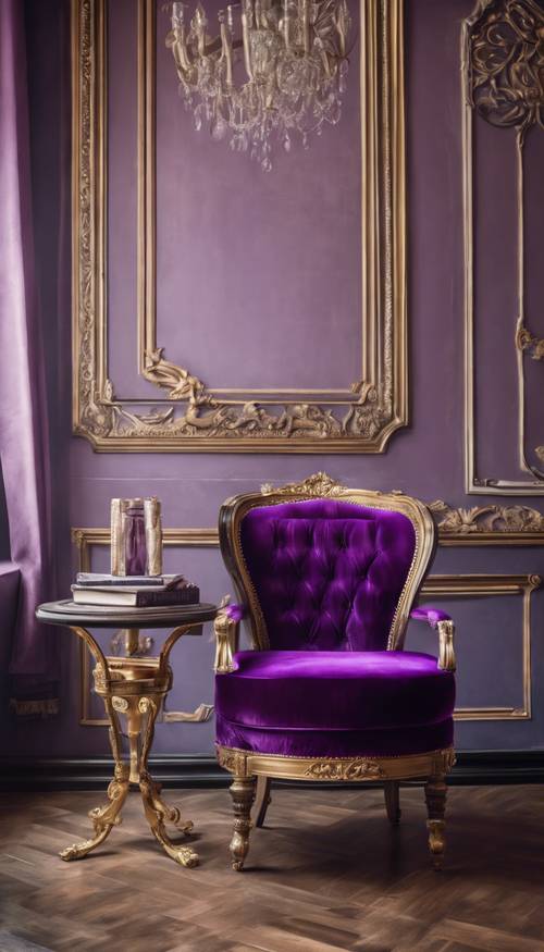 빈 방에 무성한 보라색 벨벳으로 장식된 골동품 왕실 의자.