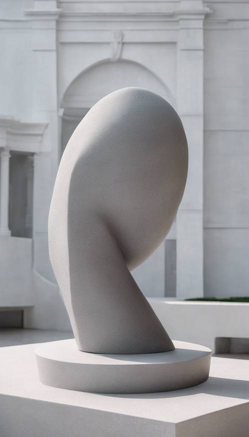 Une sculpture abstraite moderne, réalisée en pierre grise lisse, sur un fond de musée blanc immaculé.