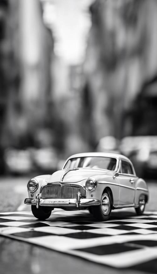 Um modelo de carro antigo em uma rua quadriculada em preto e branco