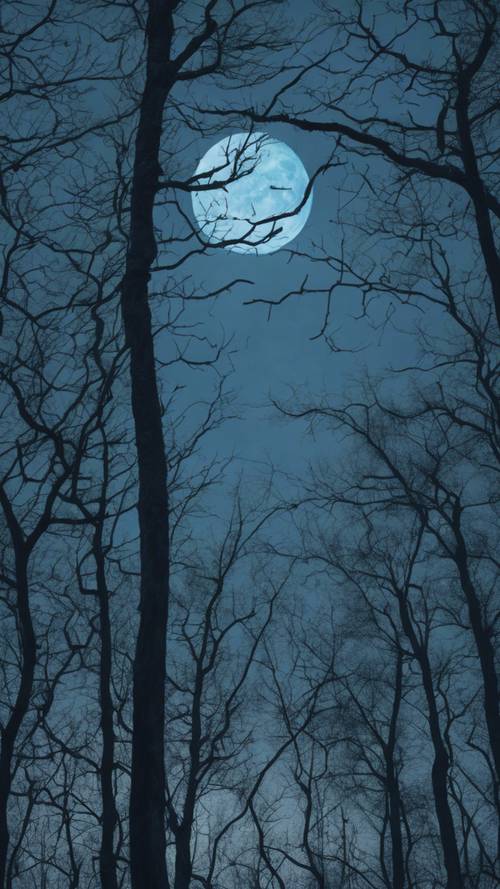 Una spettrale luna blu che scruta attraverso gli alberi spogli in una foresta infestata.