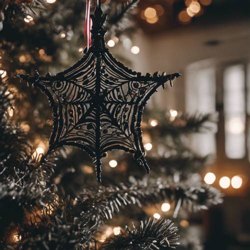 Un árbol de Navidad gótico adornado con adornos negros, arañas y telarañas.