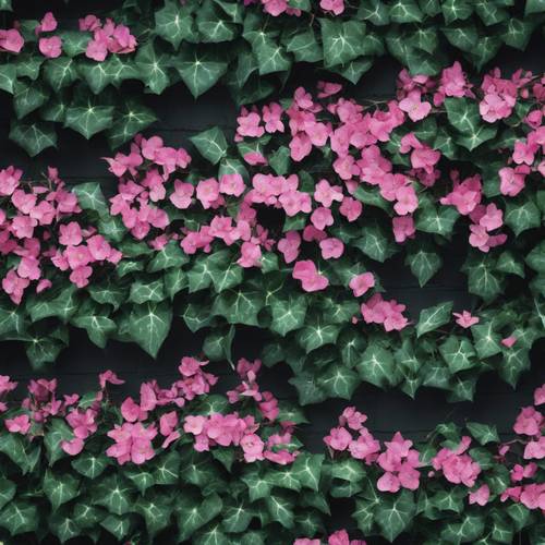 Dinding tanaman ivy berwarna hijau tua yang ditumbuhi bunga berwarna merah muda.
