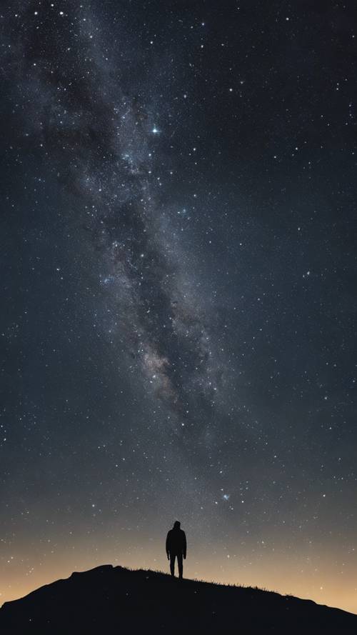 Una escena en la cima de una montaña con la silueta de un excursionista cansado contemplando la fascinante noche estrellada.