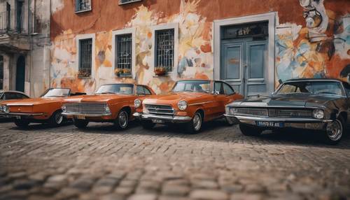 A mural in an old town featuring classic cars of the 70s Ταπετσαρία [162b9ff5264741c8a1b0]