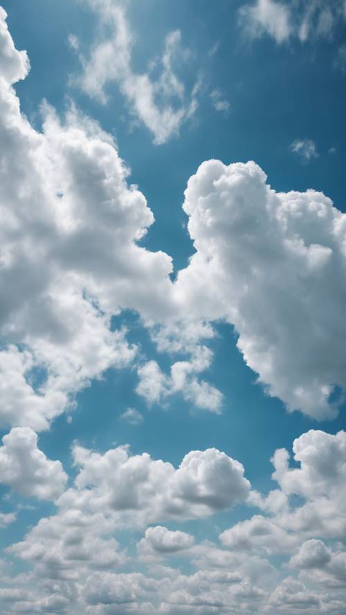 Eine Reihe flauschiger weißer Wolken, die über einen ruhigen blauen Himmel verstreut sind.