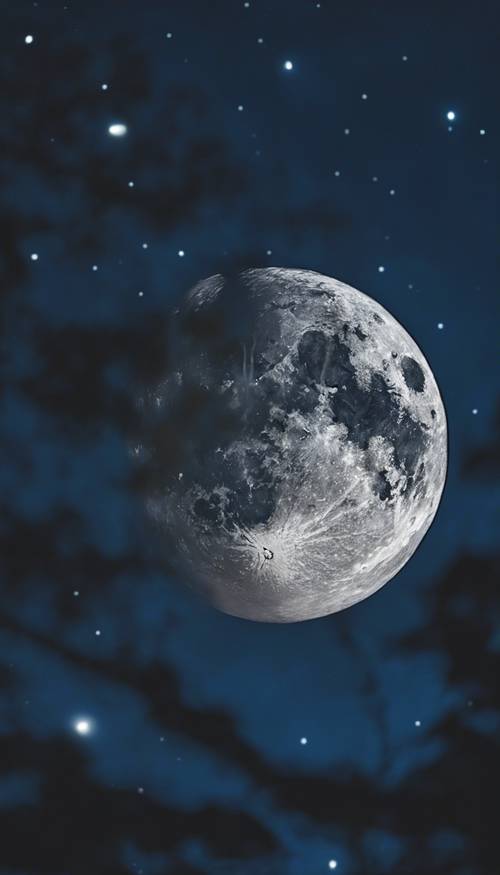 ירח מלא כסוף תוסס על רקע שמי לילה כחולים כהים.