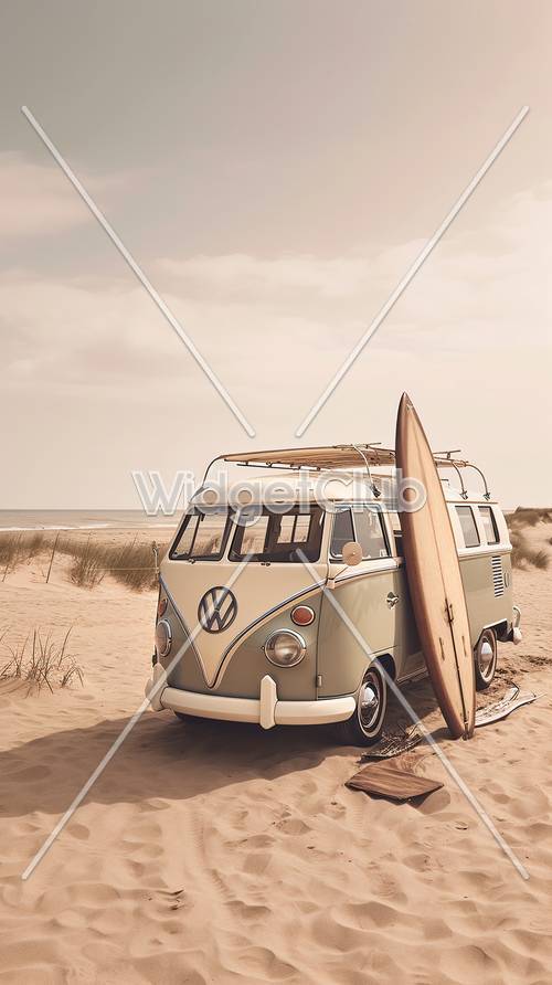 Surf&#39;s Up Vintage Van na plaży