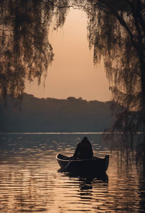 Un uomo su una barca a remi, che si staglia contro le misteriose acque scure dell&#39;alba.