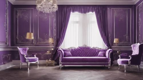 紫のダマスク柄のリビングルームには、銀色のアクセントやクラシックな家具があります