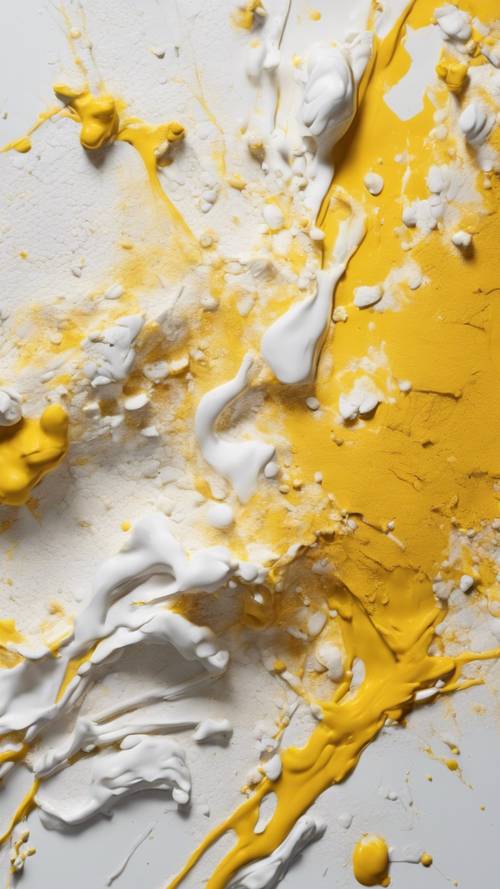 Kanvas putih yang disentuh guratan abstrak cat kuning tebal.