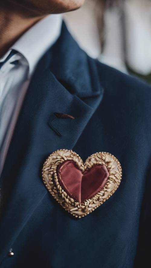 Um lote formal em forma de coração de um filhote de iate preso em um blazer azul marinho.
