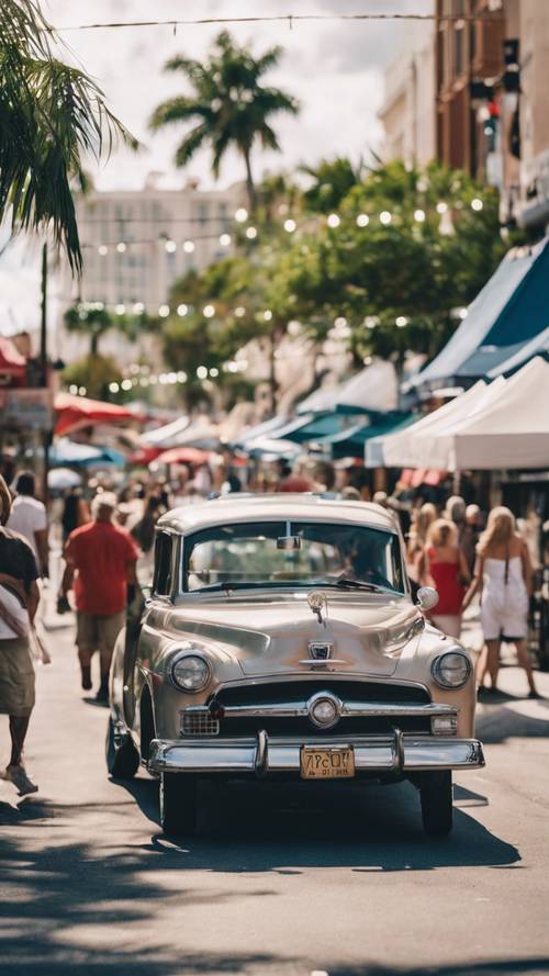 Le strade piene di arte e cultura del centro di West Palm Beach in un giorno di mercato del sabato.