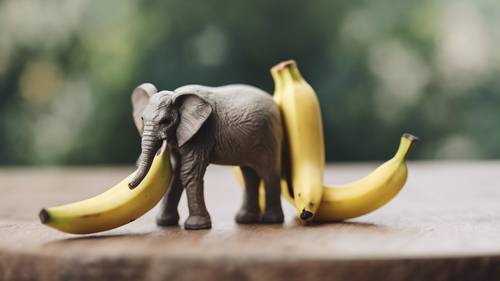 Una amistad inesperada entre una figura de elefante en miniatura y un plátano.